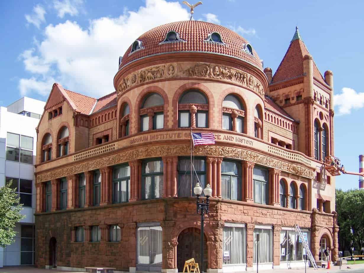 Barnum Exterior